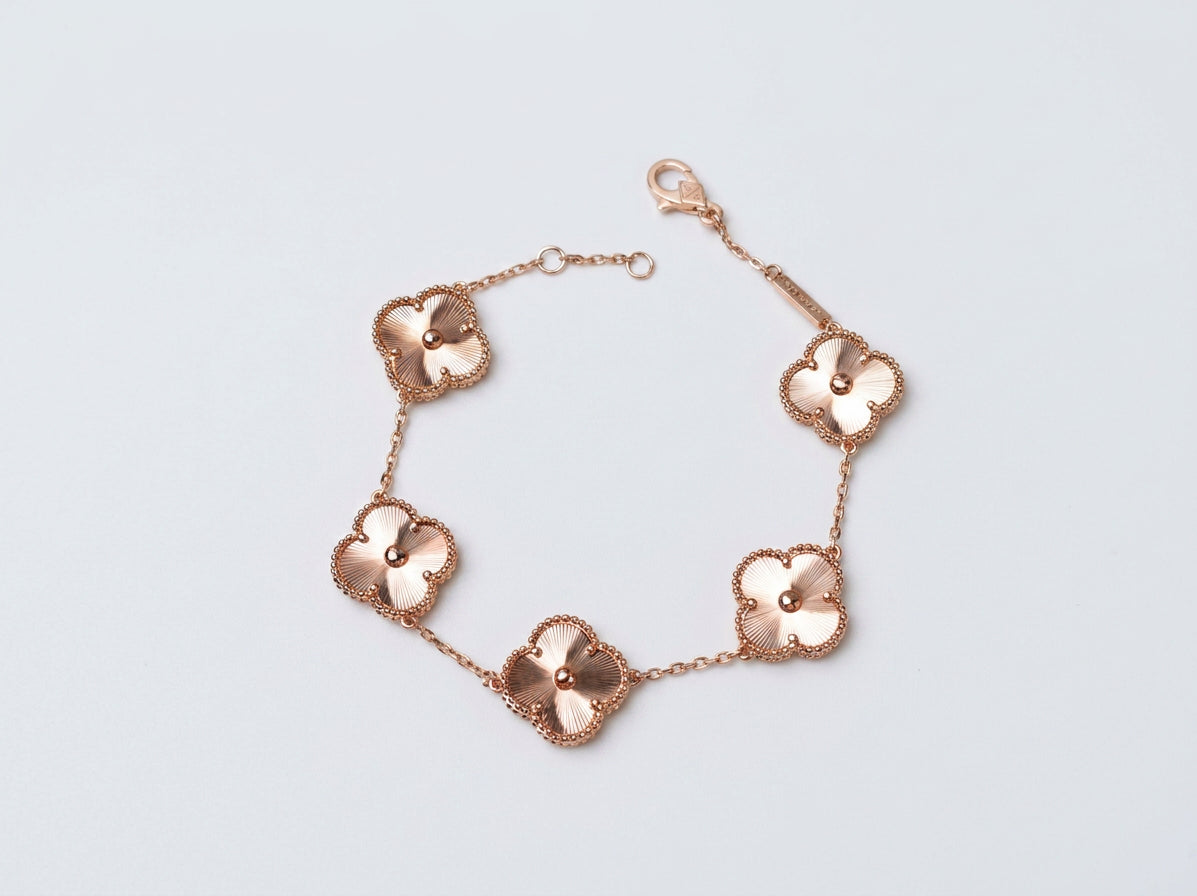 V.C Bracelet rose gold guilloché