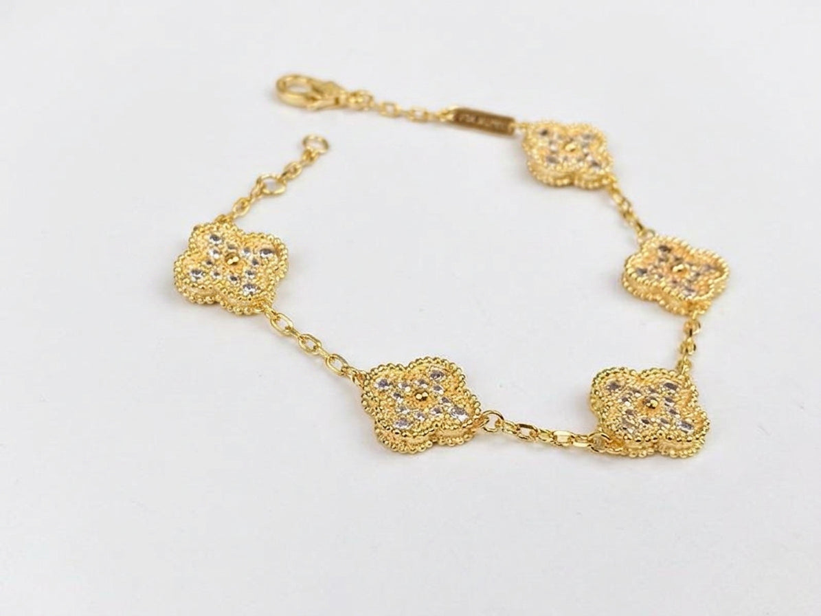 V.C Bracelet yellow gold diamond pavé