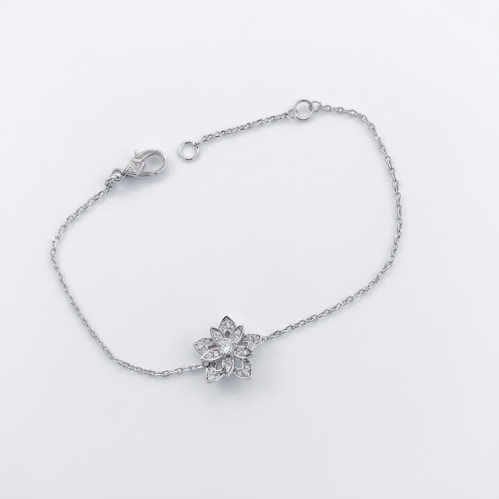 V.C Bracelet white gold flower